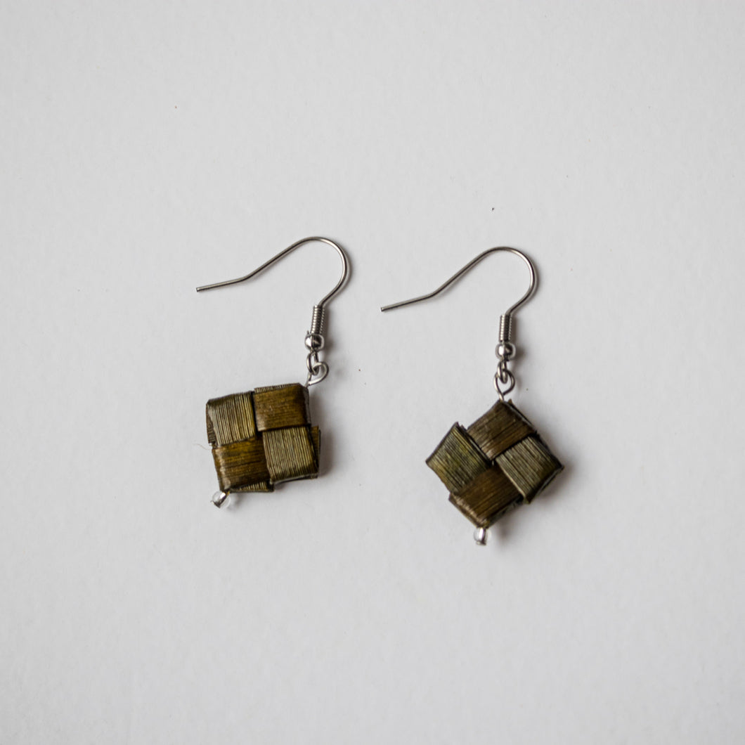 harakeke earrings, flax earrings